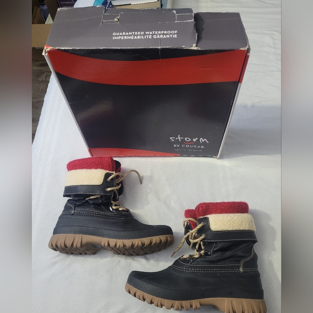 Womens Storm Cougar Black and Red Winter Boots